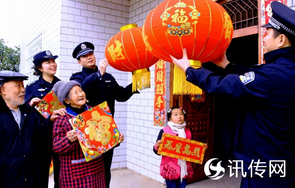 【红色影像】《大红灯笼表情意 警民携手迎新春》_6856.JPG